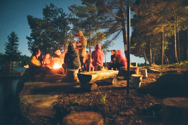 Astuces pour cuisiner des repas gastronomiques en camping pour les débutants.
